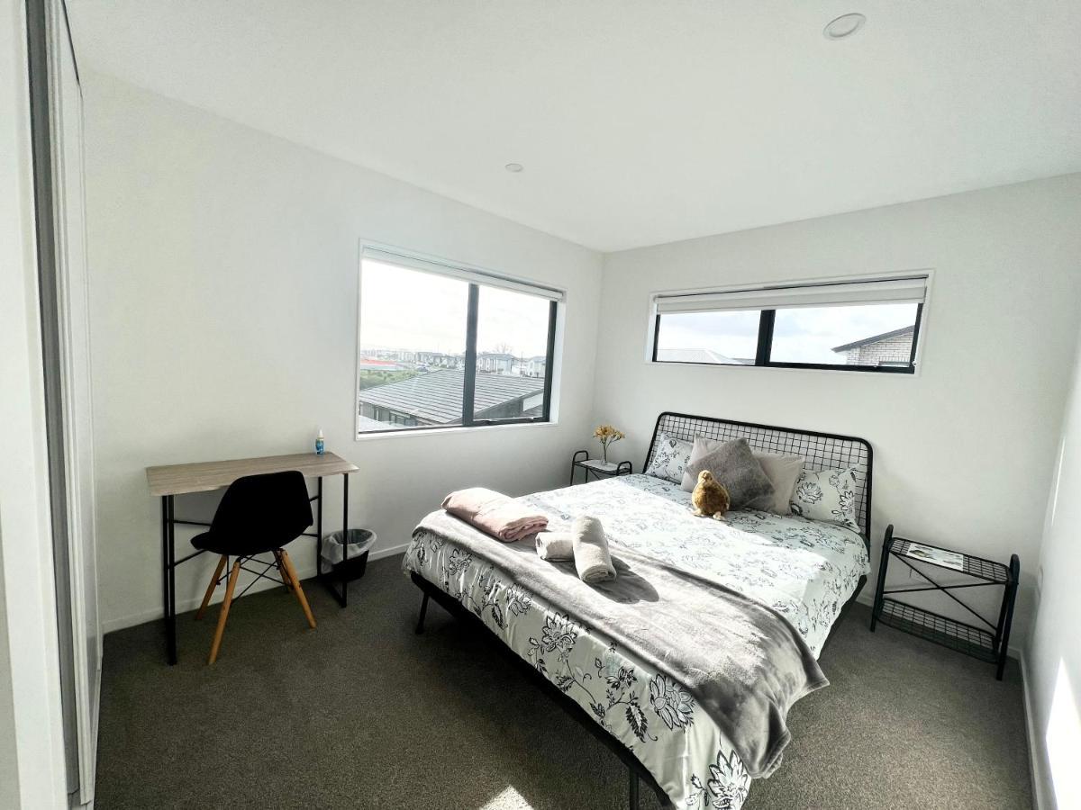 A&J Queen Bedroom-Quiet And Brand New With Reserve View Auckland Buitenkant foto
