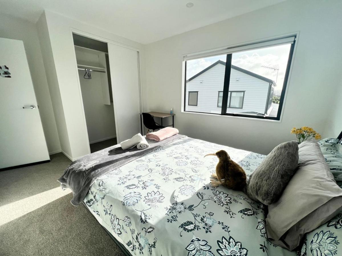 A&J Queen Bedroom-Quiet And Brand New With Reserve View Auckland Buitenkant foto