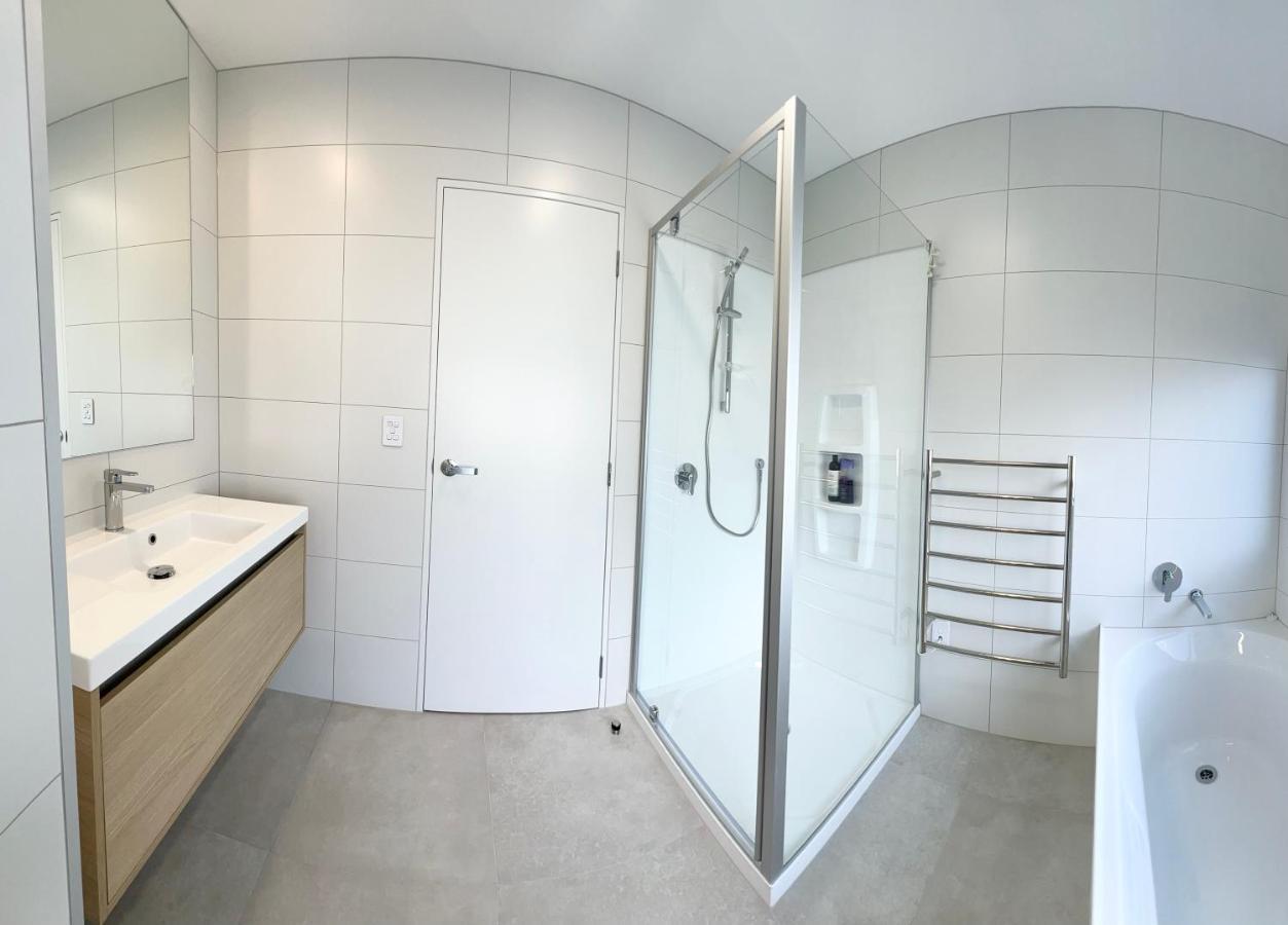A&J Queen Bedroom-Quiet And Brand New With Reserve View Auckland Buitenkant foto