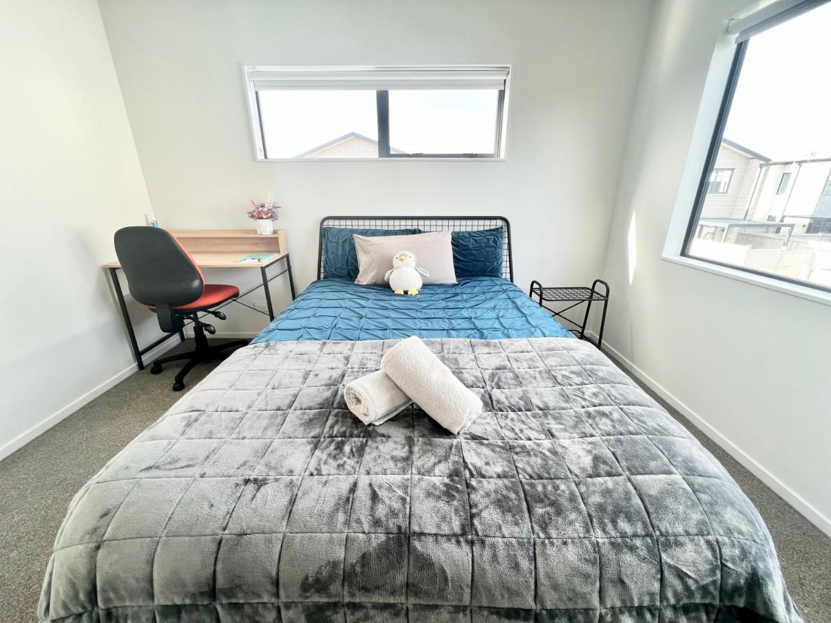 A&J Queen Bedroom-Quiet And Brand New With Reserve View Auckland Buitenkant foto