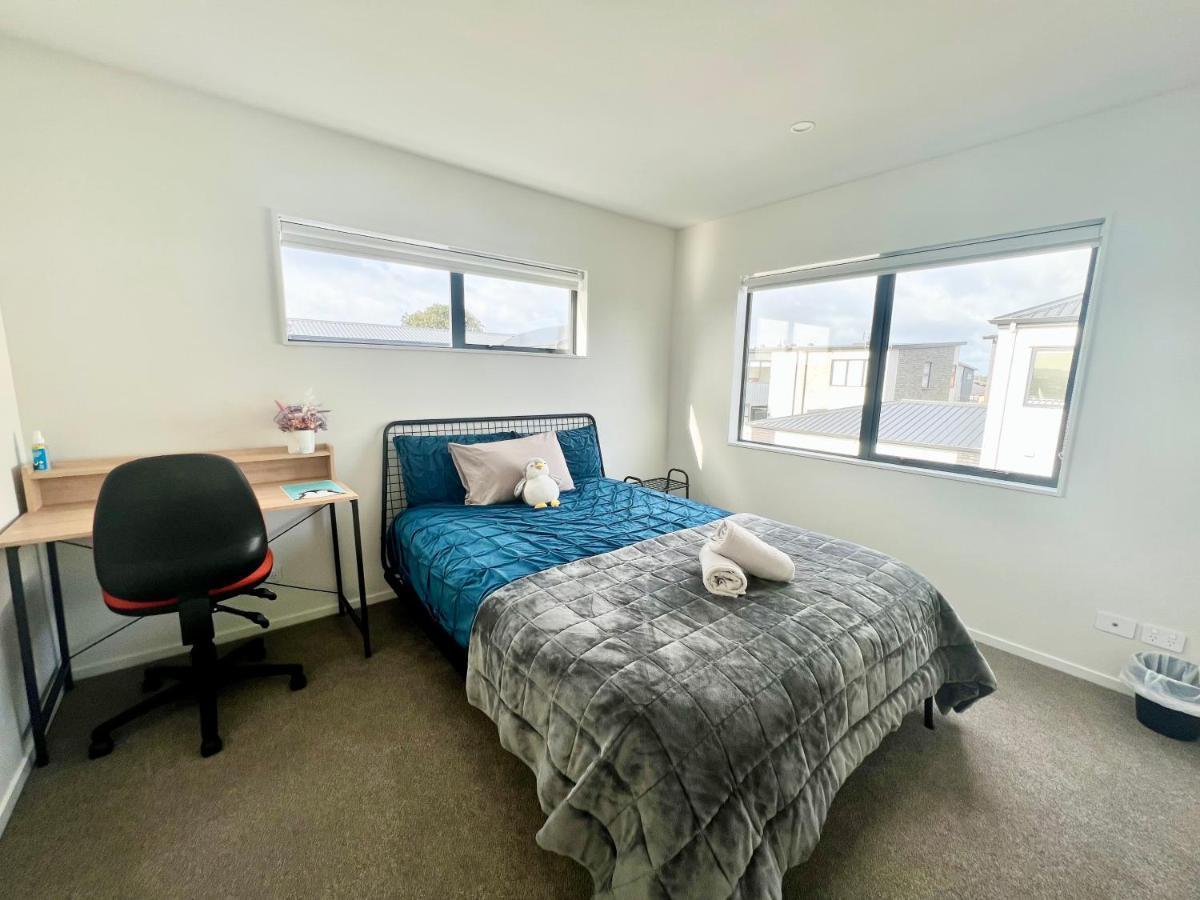 A&J Queen Bedroom-Quiet And Brand New With Reserve View Auckland Buitenkant foto